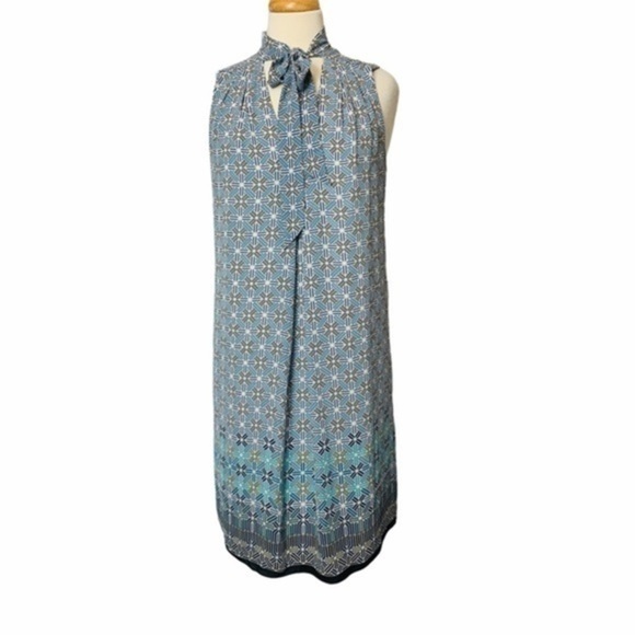 Max Studio Dresses & Skirts - MAX STUDIO Tie Neck Shift Dress - Large